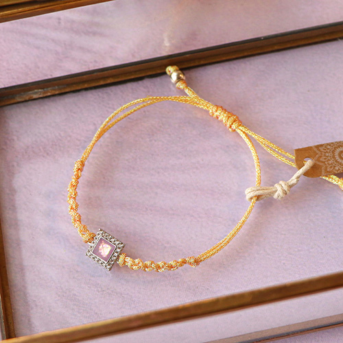 So entsteht mit Zwischenst&uuml;cken eindrucksvoller Schmuck