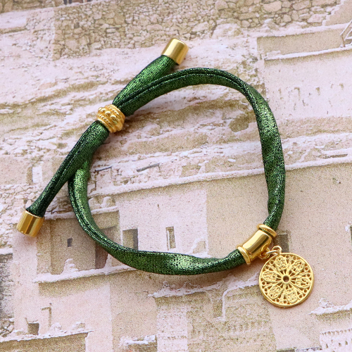 So gestalten Sie die trendigsten Armb&auml;nder mit elastischen B&auml;ndern