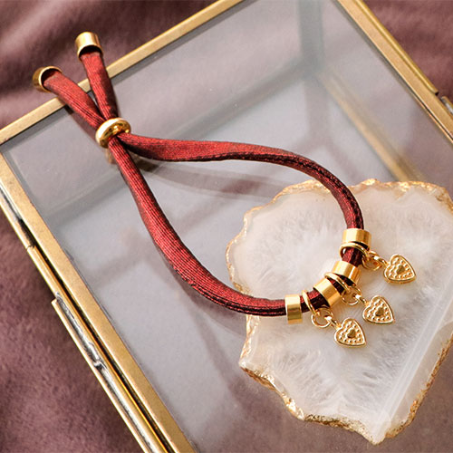 Gestalten Sie trendige Armb&auml;nder mit elastischem Ibiza-Band