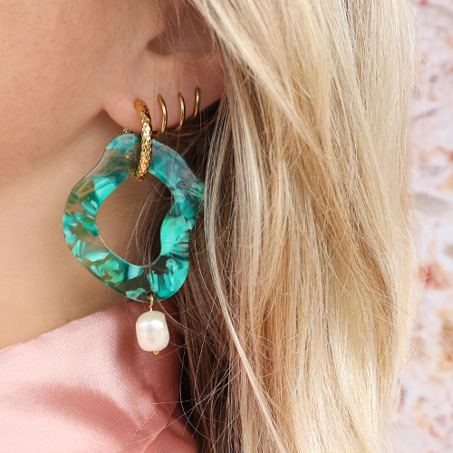 Sommerliche Ohrringe fertigen mit Anh&auml;ngern aus Resin im Eigendesign