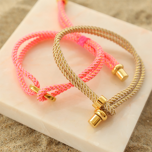 Aus Kordeln trendige Armb&auml;nder kreieren