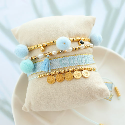 Mit Pompons kreativ trendy Schmuckst&uuml;cke gestalten