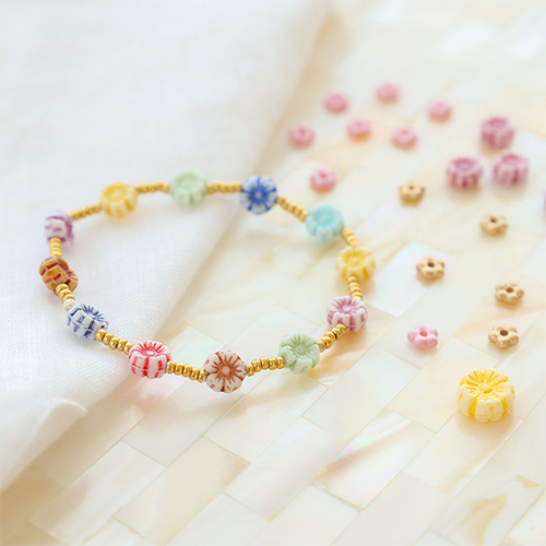 So designen Sie mit tschechischen Perlen eine Sommerkollektion