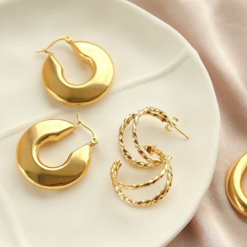 So kombinieren Sie Ohrringen aus Edelstahl