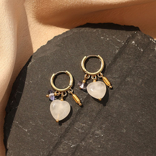 So arbeiten Sie in Ihren Schmuck Herzperlen aus Naturstein ein