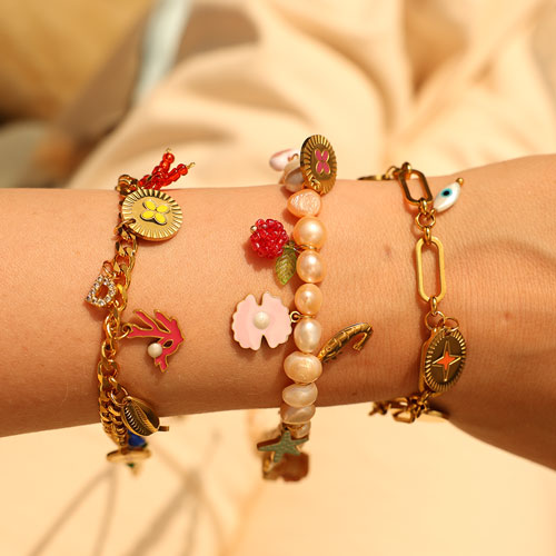 Mit unseren emaillierten Anh&auml;ngern aus Edelstahl eine einzigartige Kollektion kreieren.