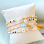 Farbenfrohe Armb&auml;nder designen mit 1,5 cm gro&szlig;en Quasten, Macram&eacute;-Band und verschiedenen Perlen!